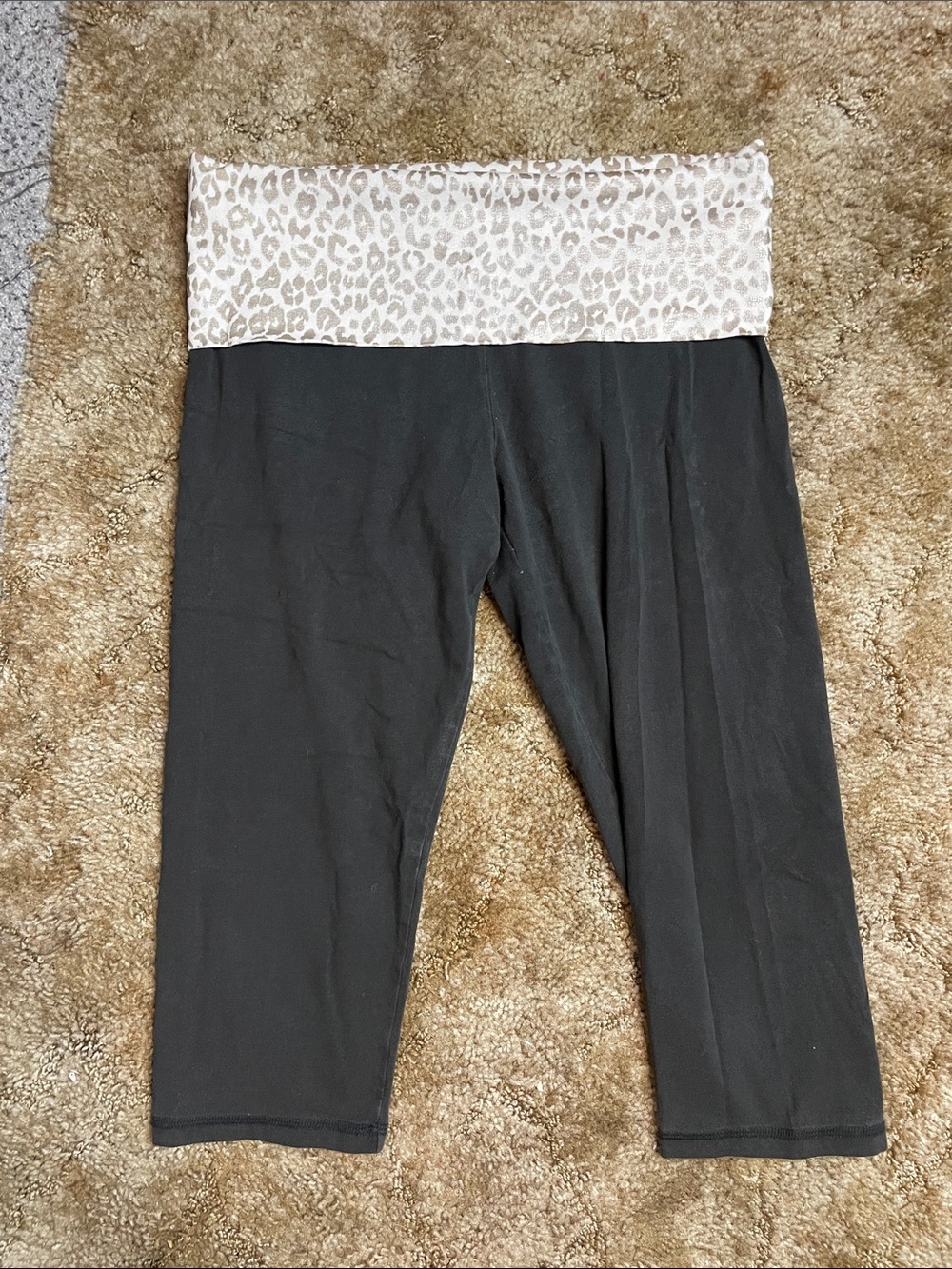 PINK Yoga Victoria’s Secret Leopard Print Fold Over Cropped Leggings
